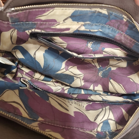 Guess purple purse - Picture 3 of 5